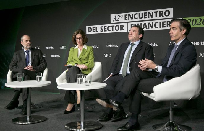 Desde la izquierda: el director general de CECA, Antonio Romero; la presidente de AEB, Alejandra Kindelán; y el presidente del ICO, Manuel Illueca.