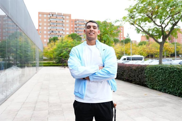 Archivo - El boxeador español Ayoub Ghadfa.