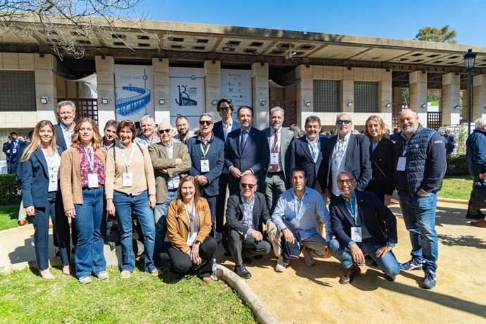 El conseller de Empresa, Autónomos y Energía, Alejandro Sáenz, se reúne con los representantes de las empresas baleares para conocer las necesidades des sector náutico