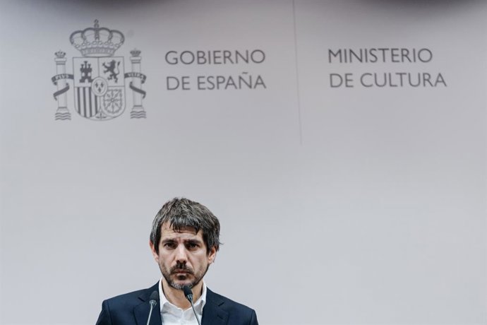 Archivo - El ministro de Cultura, Ernest Urtasun, durante una rueda de prensa, en el Auditorio Jorge Semprún, a 10 de febrero de 2025, en Madrid (España).