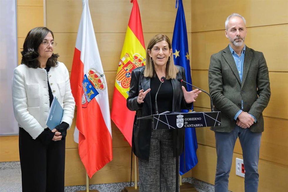 La presidenta de Cantabria, María José Sáenz de Buruaga