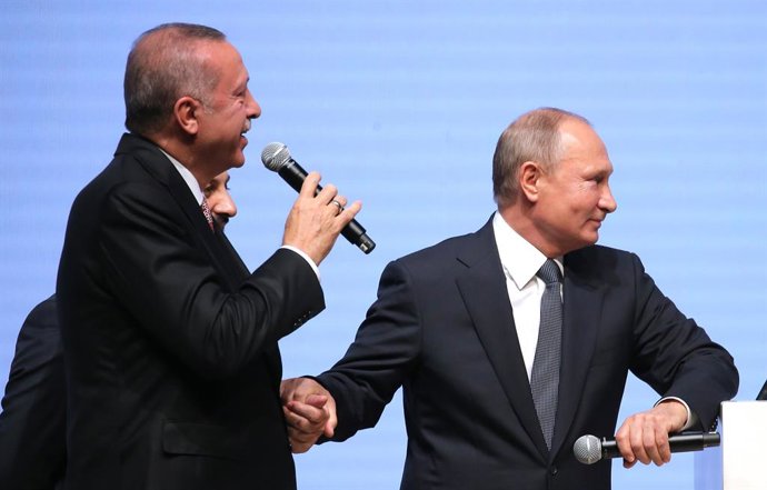 Archivo - November 19, 2018 - °Stanbul, Türkiye - Turkish President Recep Tayyip Erdogan and Russian President Vladimir Putin inaugurate TurkStream offshore gas pipeline in Istanbul Congress Center on Nov. 19 2018. The construction of the TurkStream, a na