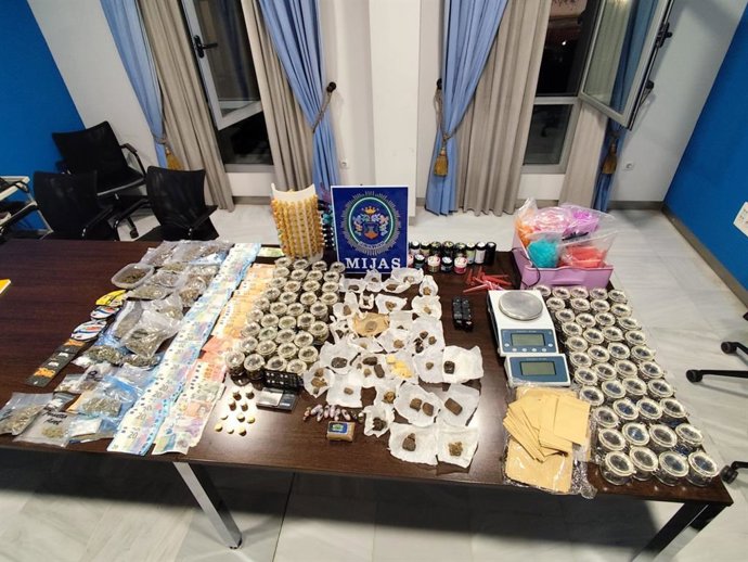 Detienen un hombre en Mijas tras desmantelar un punto de venta de drogas en Riviera del Sol