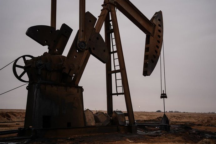 El petróleo Brent vuelve a perforar la barrera de los 100 dólares