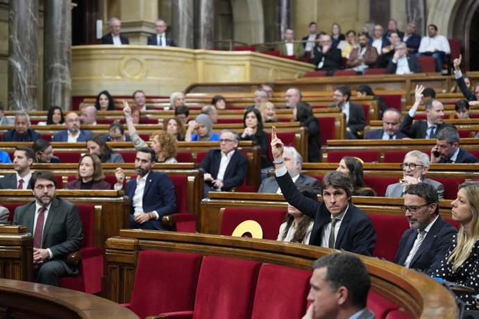 Votació en el ple del Parlament