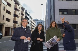 Visita institucional a la calle Camino del Vado, en el Arrabal, cuya reforma comenzará este año con una inversión de 1,4 millones