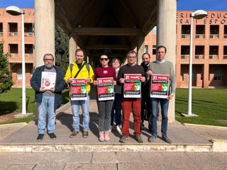 Representant sindicals davant de la Conselleria d'Educació