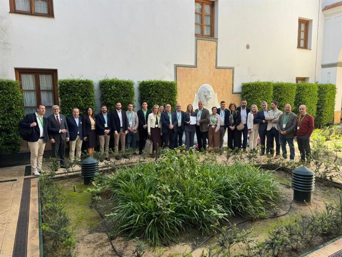 Alcaldes y alcaldesas socialistas  de la Axarquía reclaman a la Junta en el Parlamento de Andalucía un apoyo decidido al Sistema Importante del Patrimonio Agrícola Mundial (Sipam) de la uva pasa malagueña.