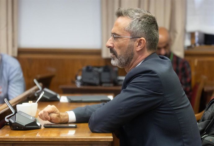 Archivo - El senador de Coalición Canaria Pedro Manuel Sanginés, durante la comisión de investigación sobre el 'caso Koldo', en el Senado, a 30 de octubre de 2025, en Madrid (España).