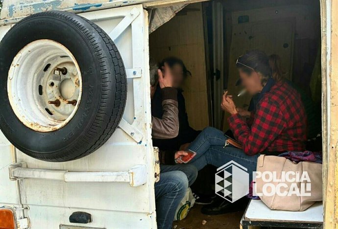 Sucesos.- Interceptan en Santa Cruz de Tenerife un furgón utilizado como vivienda y para el consumo de drogas