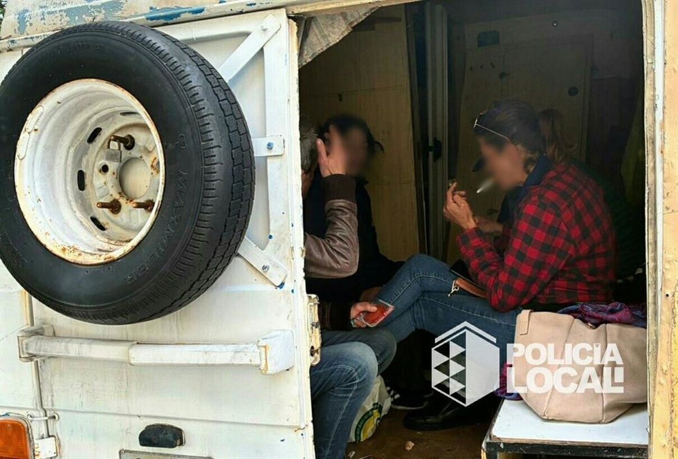 Sucesos.- Interceptan en Santa Cruz de Tenerife un furgón utilizado como vivienda y para el consumo de drogas