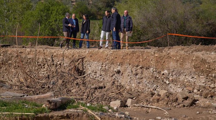 El Delegado Del Gobierno En Andalucía, Pedro Fernández, En Huétor Tájar.