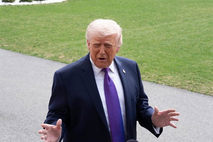 11 March 2026, US, Washington: US President Donald Trump takes questions from the media on Iran, Europe, and voter identification as he boards Marine One for a flight to Kentucky in Washington, D.C. Photo: Andrew Leyden/ZUMA Press Wire/dpa