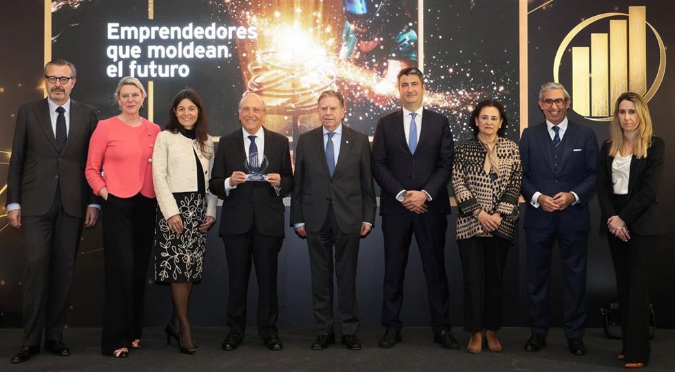Entrega del premio Emprendedor del año EY a Luis Fernández-Vega Sanz.