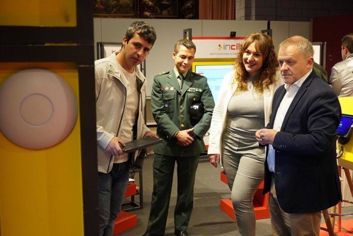 La subdelegada del Gobierno en Zaragoza, Noelia Herrero, ha visitado en Borja el espacio INCIBE