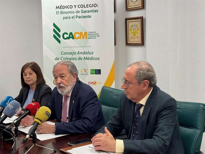 Según los datos del Colegio de Médicos de Andalucía, en la comunidad, en 2025, se produjeron 167 casos de agresiones a profesionales sanitarios.