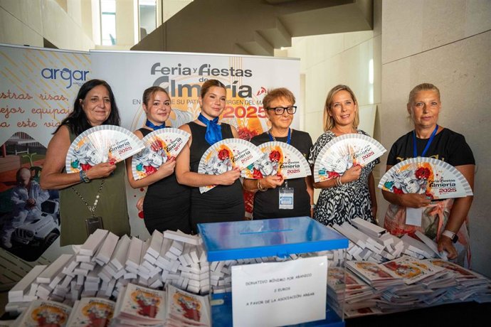 Archivo - Presentación de los abanicos solidarios de la Feria y Fiestas de Almería 2025.