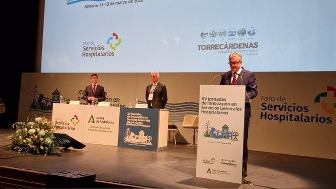 El delegado territorial de Salud y Consumo de la Junta en Almería, Juan de la Cruz Belmonte, durante su intervención en las XV Jornadas de Innovación en Servicios Generales Hospitalarios.