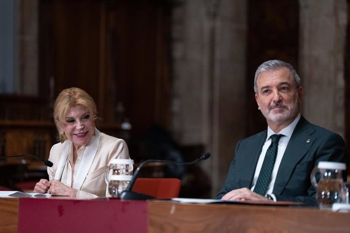 Archivo - El alcalde de Barcelona, Jaume Collbon, y la baronesa Thyssen-Bornemisza, Carmen Thyssen