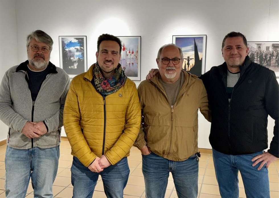 Inauguración de la exposición fotográfica de Semana Santa en la Casa de la Cultura de Alcalá de Guadaíra (Sevilla)
