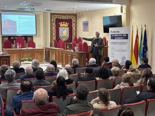 Presentación de la EDIL en el Salón de Plenos del Consistorio coriano.