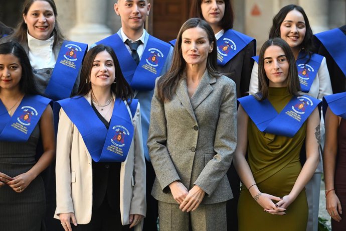 La Reina Letizia en la Universidad de Alcalá de Henares, a 12 de marzo, de 2026, en Alcalá de Henares (Madrid, España). El Máster forma a periodistas capaces de contar el mundo desde el terreno. En colaboración con el Instituto RTVE, el programa combina f