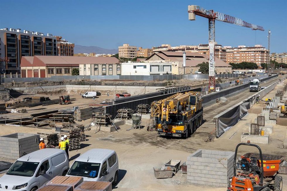 Archivo - Vista general de las obras de integración ferroviaria de Almería. 