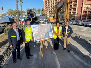 El consejero de Agricultura, Pesca, Agua y Desarrollo Rural, Ramón Fernández-Pacheco, visita el tramo de la Autovía del Agua en obras entre Benalmádena y Torremolinos.