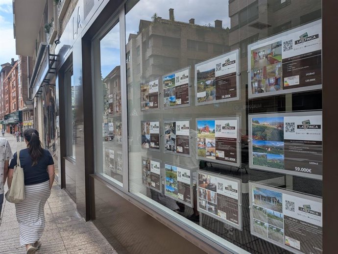 Archivo - Inmobiliaria, precios de pisos, precios de alquiler, construcción