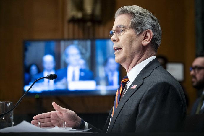 Archivo - February 5, 2026, Washington, District Of Columbia, USA: U.S. Treasury Secretary SCOTT BESSENT speaking at a hearing of the Senate Banking, Housing, and Urban Affairs Committee at the U.S. Capitol in Washington, DC.