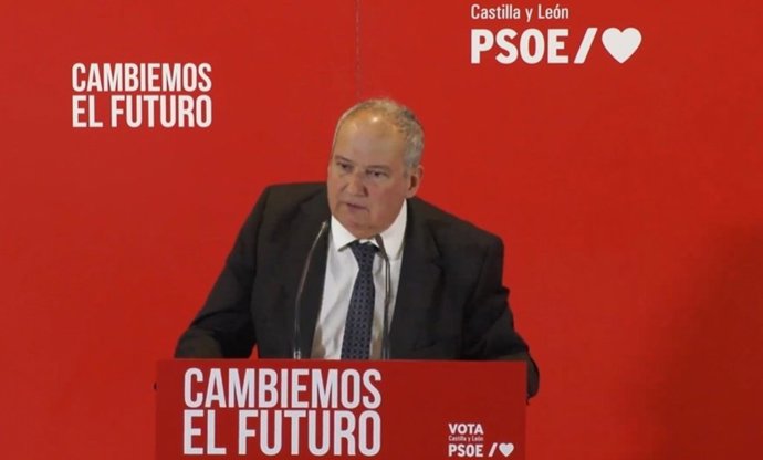 El ministro de Industria y Turismo, Jordi Hereu, durante un acto electoral celebrado este jueves en Villablino (León)