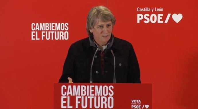 El secretario general del PSOE de Castilla y León y candidato a la Presidencia de la Junta, Carlos Martínez, en un acto de campaña electoral en Villablino (León).
