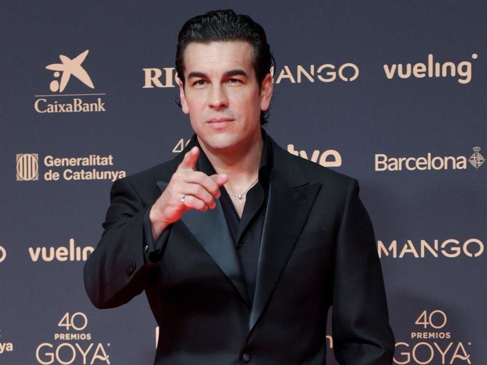 El Actor Mario Casas Posa En La Alfombra Roja De La 40 Edición De Los Premios Goya