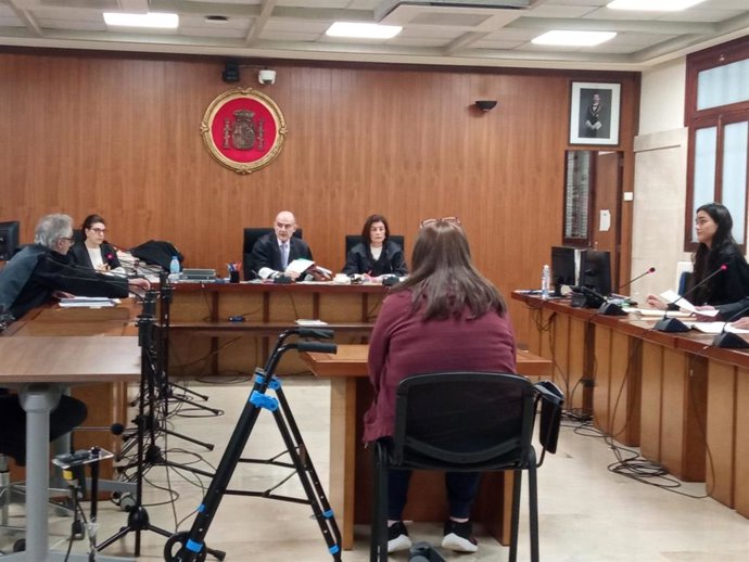 Condenada a seis años de cárcel por intentar asesinar a su marido mientras dormía con su hija de dos años en Palma.