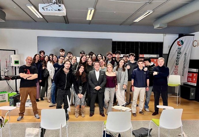 El alumnado del Centro de Estudios Díaz-Balaguer visita Ciudadenergía.