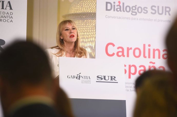 La consejera de Economía, Hacienda, Fondos Europeos y Diálogo Social y portavoz del Gobierno andaluz, Carolina España, interviene en un foro informativo organizado por el diario 'Sur' en Málaga.