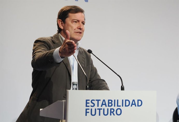 Archivo - Arquivo - O presidente do PP de Castela e Leão e presidente da Junta de Castela e Leão, Alfonso Fernández Mañueco, intervém durante o encerramento da Junta Diretiva Autonômica e do Comitê Executivo do PP de Castela e Leão, no Hotel AC Pala.