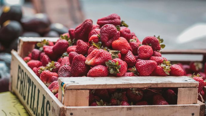 ¿Has Comprado Fresas, Pero No Tienen Sabor? Prueba Este Truco Culinario Antes De Añadir Azúcar