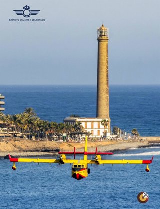 Canadair del 43 Grupo en Maspalomas (Gran Canaria)