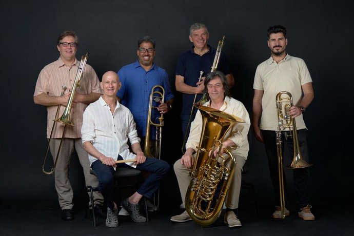 Archivo - Músicos de la ROSS que conforman el ensemble de metales y percusión.