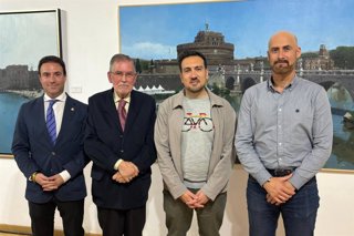 El delegado de Cultura,Christopher Rivas; el delegado de Educación, Pablo Chain;  el catedrático emérito de Historia del Arte, Gererdo Pérez Calero, en la presentación del libro.