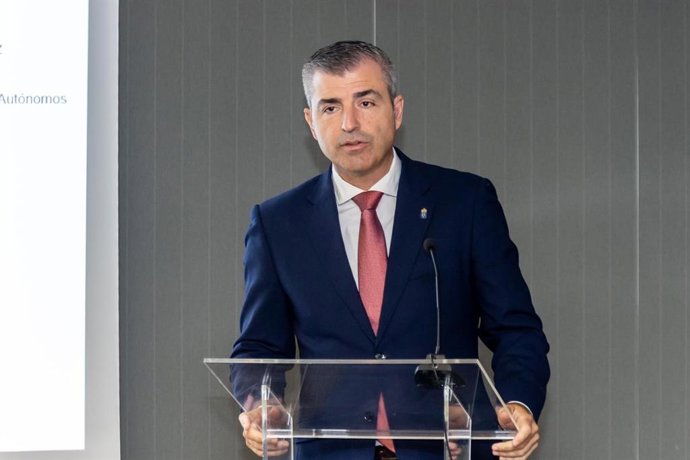 Archivo - El vicepresidente y consejero de Economía del Gobierno de Canarias, Manuel Domínguez