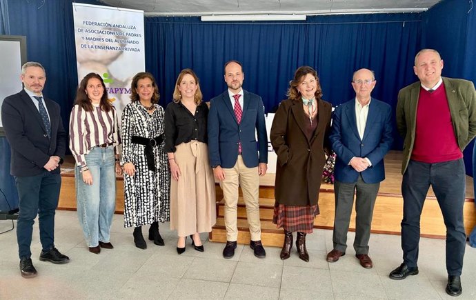 Sevilla ha acogido la jornada formativa 'Pantallas, Redes y Respeto: Familias frente al Bullying y la Convivencia Escolar'.