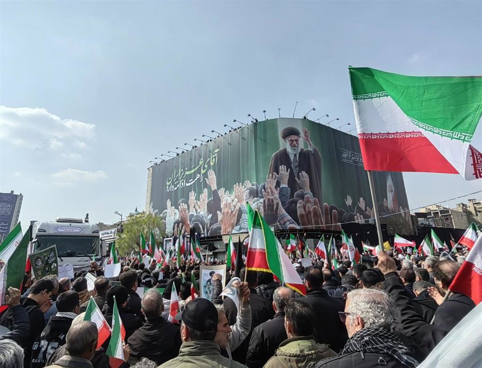 Marcha funeral en Teherán por la muerte de altos cargos militares a causa de la ofensiva lanzada el 28 de febrero por Estados Unidos e Israel contra Irán (archivo)