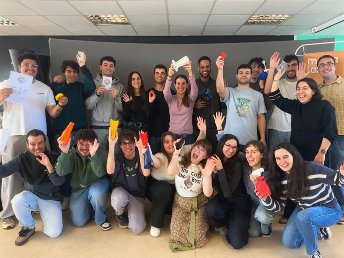 Equipo del proyecto Superhéroes del laboratorio de la Cátedra MediaLab de la Universidad de Oviedo.