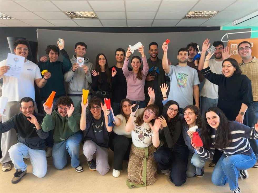 Equipo del proyecto Superhéroes del laboratorio de la Cátedra MediaLab de la Universidad de Oviedo.