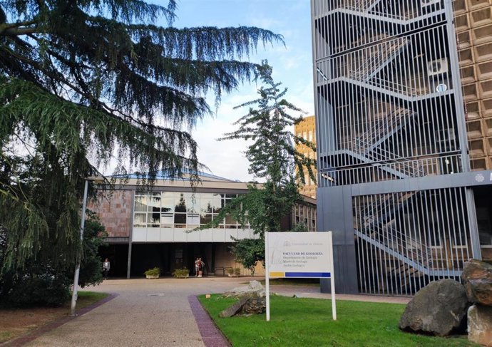 Archivo - Facultad de Geología de la Universidad de Oviedo en Llamaquique