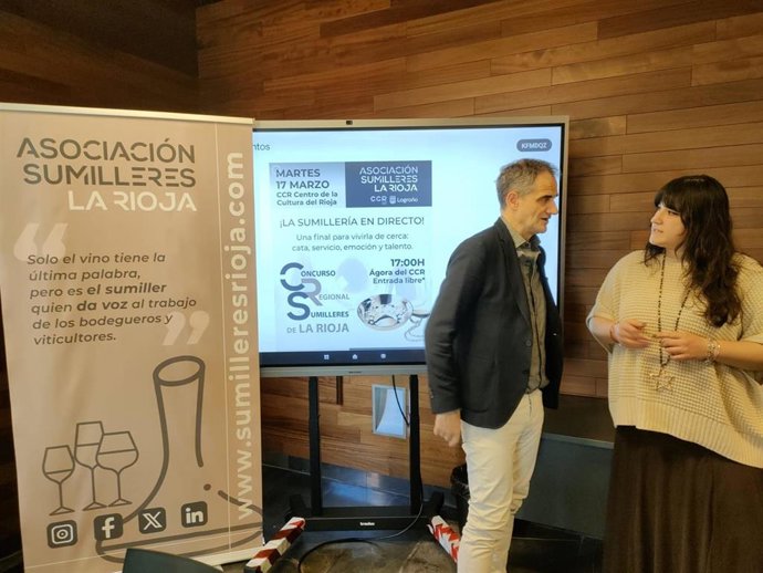 El concejal de Promoción de la Ciudad, Miguel Sainz, y la directora técnica de la Asociación de Sumilleres de La Rioja, Mavi Balabanian