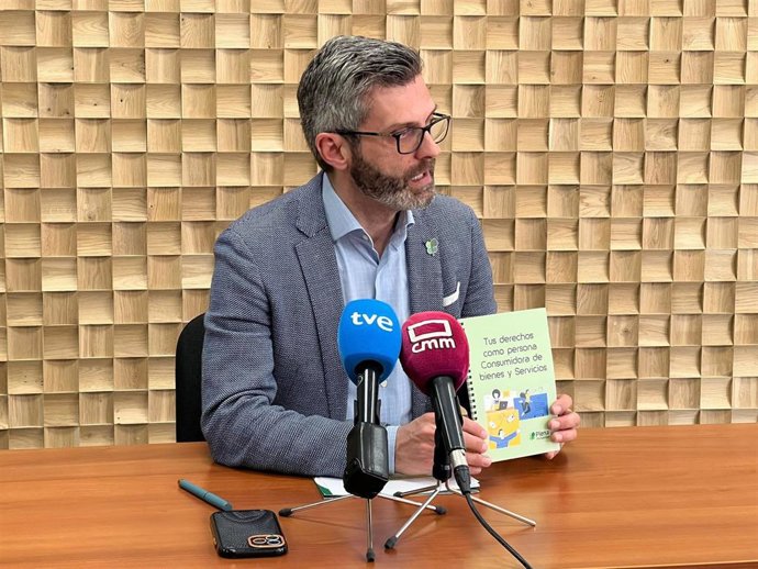 Daniel Collado durante la presentación de la guía.