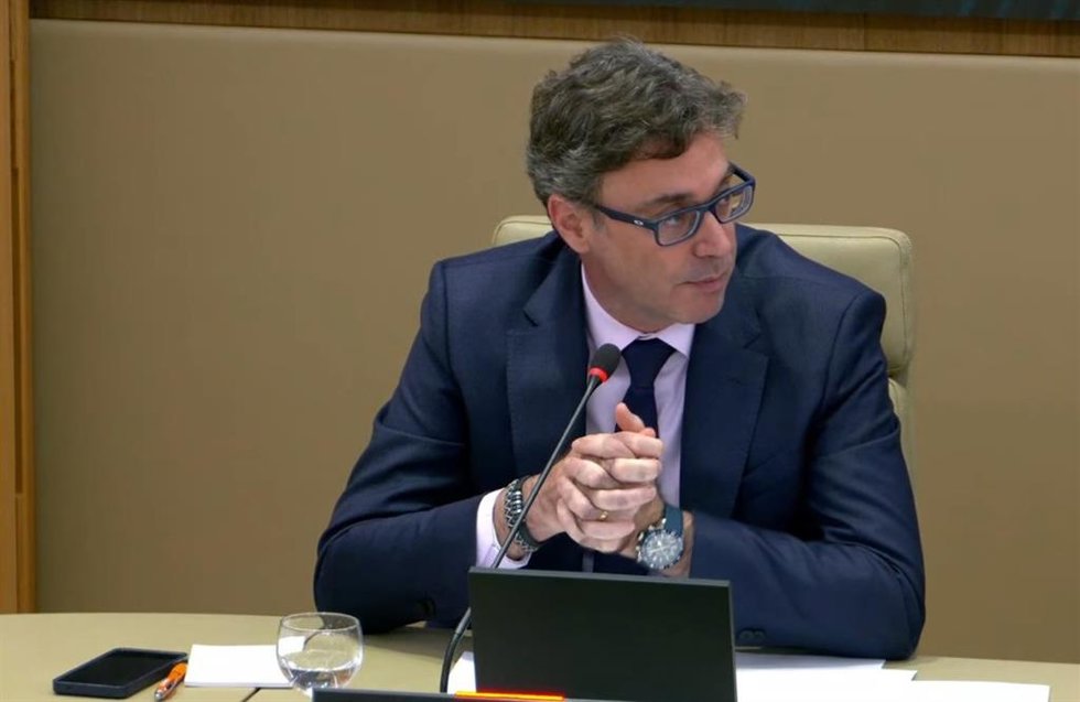Archivo - El vicepresidente del Govern y conseller de Economía, Hacienda e Innovación, Antoni Costa, durante su comparecencia en el Parlament.